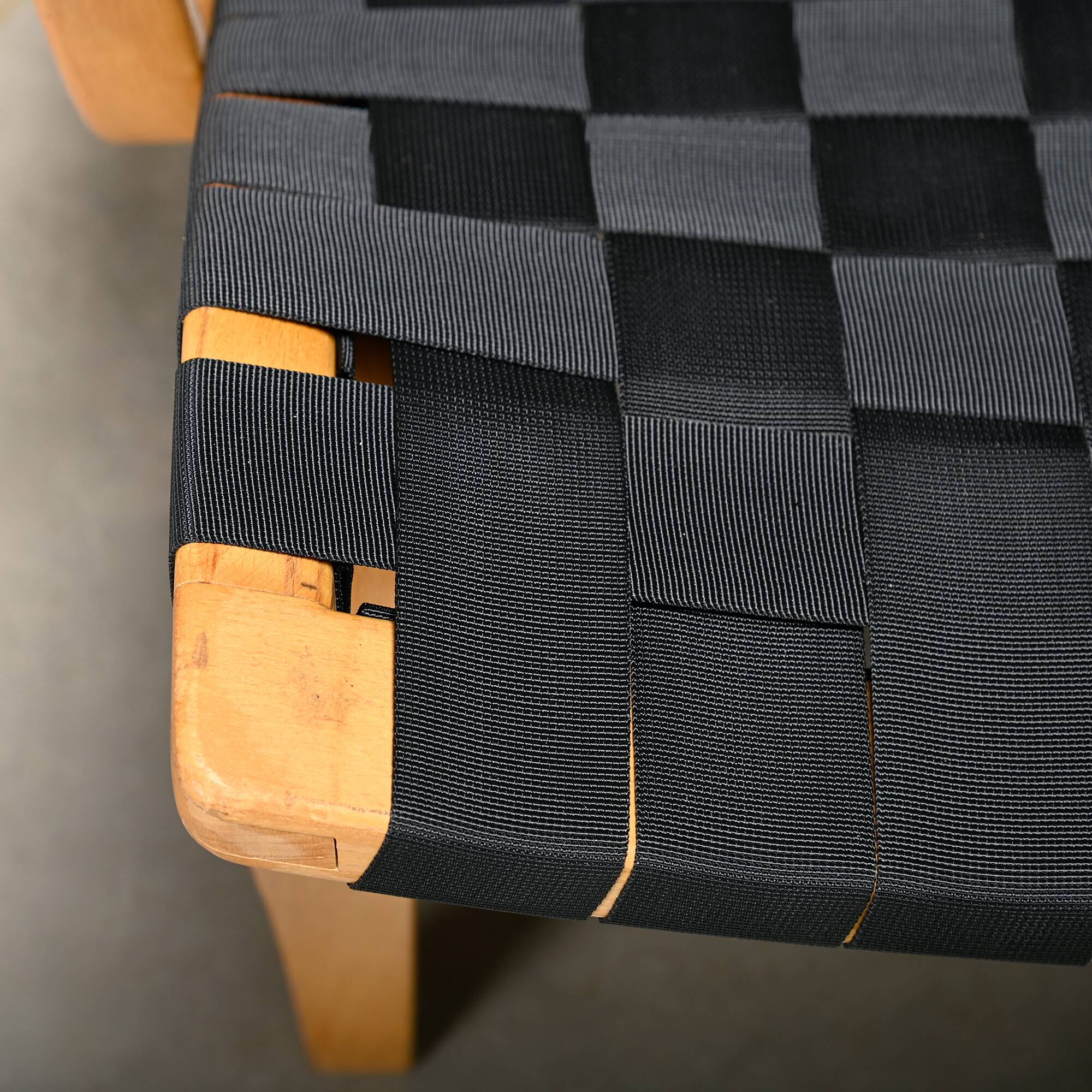 Fauteuil et pouf Bruno Mathsson Pernilla en bois de hêtre et sangles
