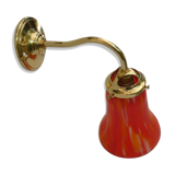 Applique en laiton et tulipe en opaline clichy rouge