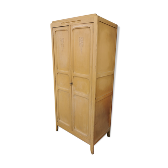 Armoire parisienne