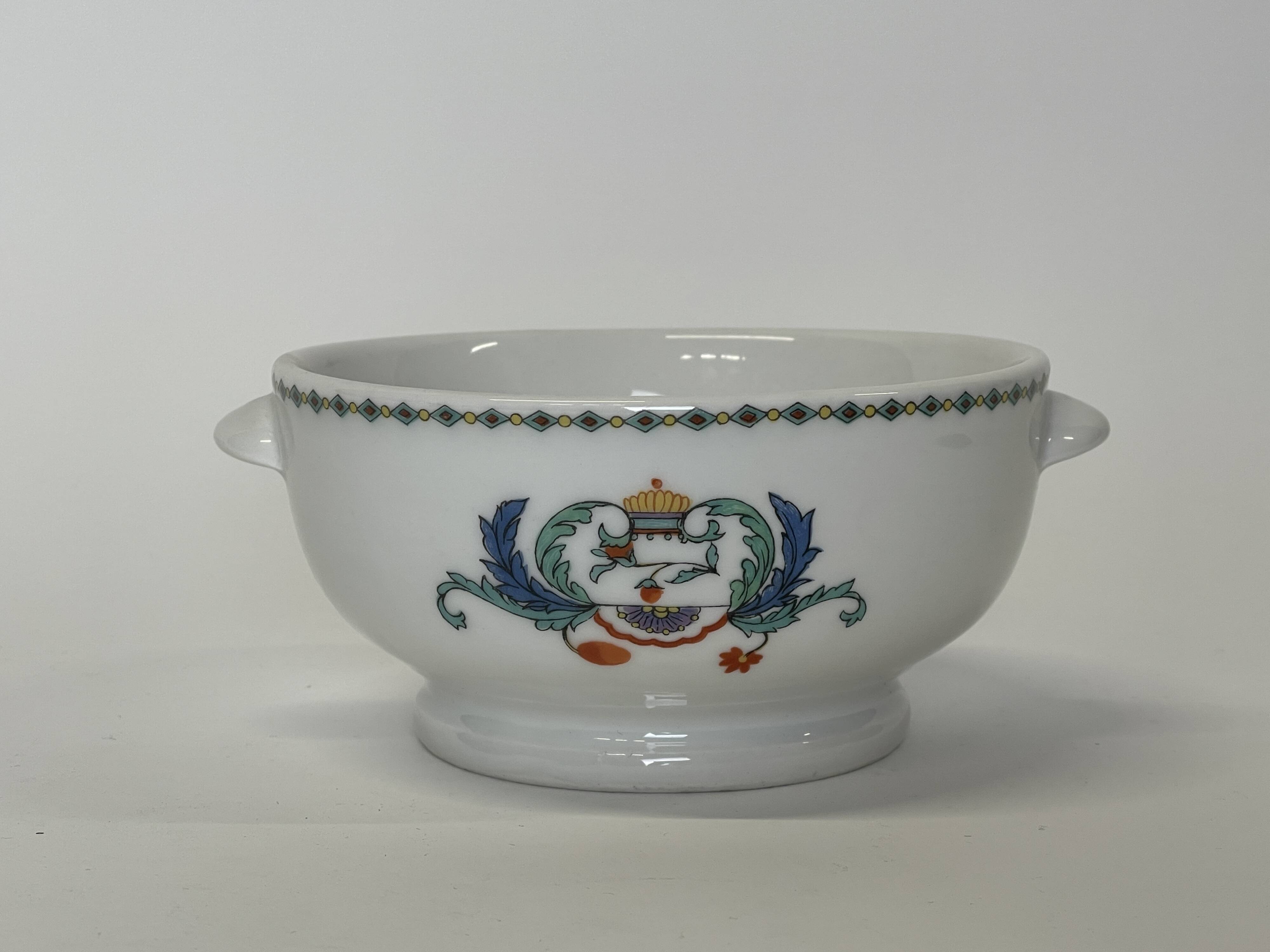 Service de table en porcelaine de Paris modèle décor Pavot, 21 pièces