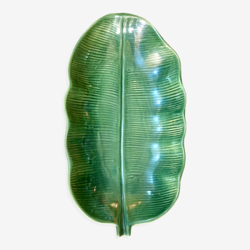 Green ceramic leaf-shaped dish