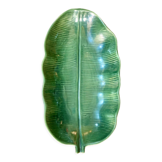 Green ceramic leaf-shaped dish