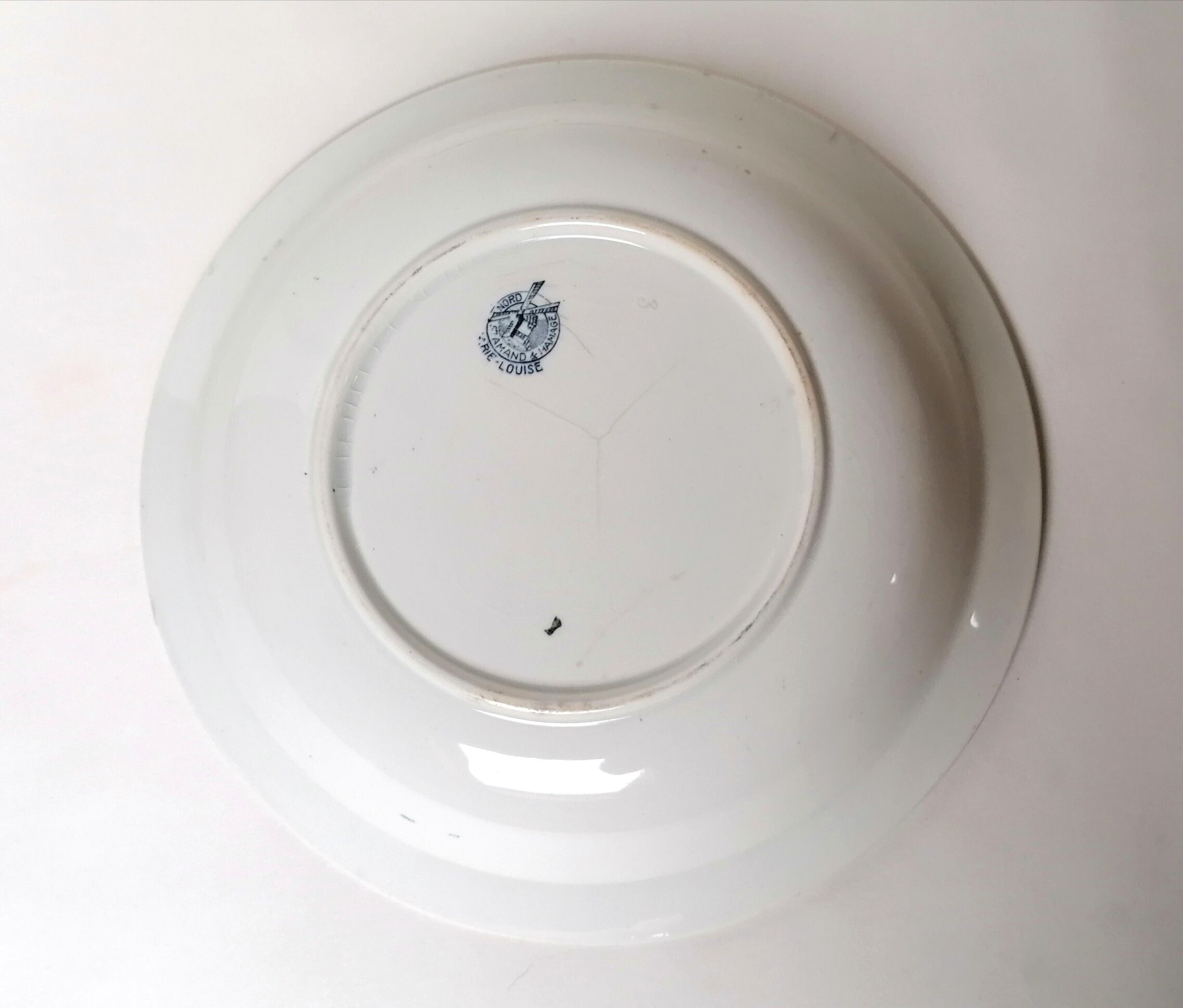 Plat creux terre de fer Marie-Louise Saint Amand et Hanage