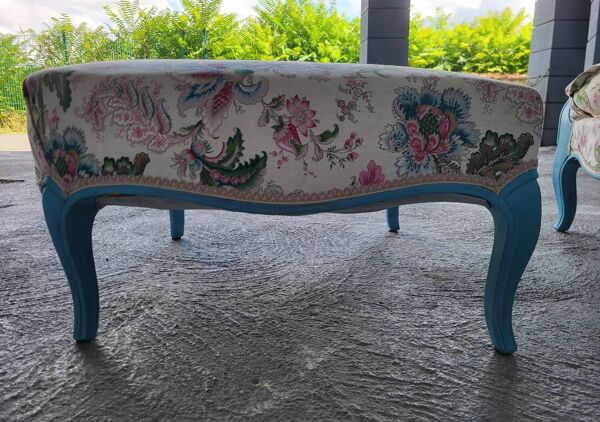 Bergère chauffeuse et son repose-pieds de style Louis XV