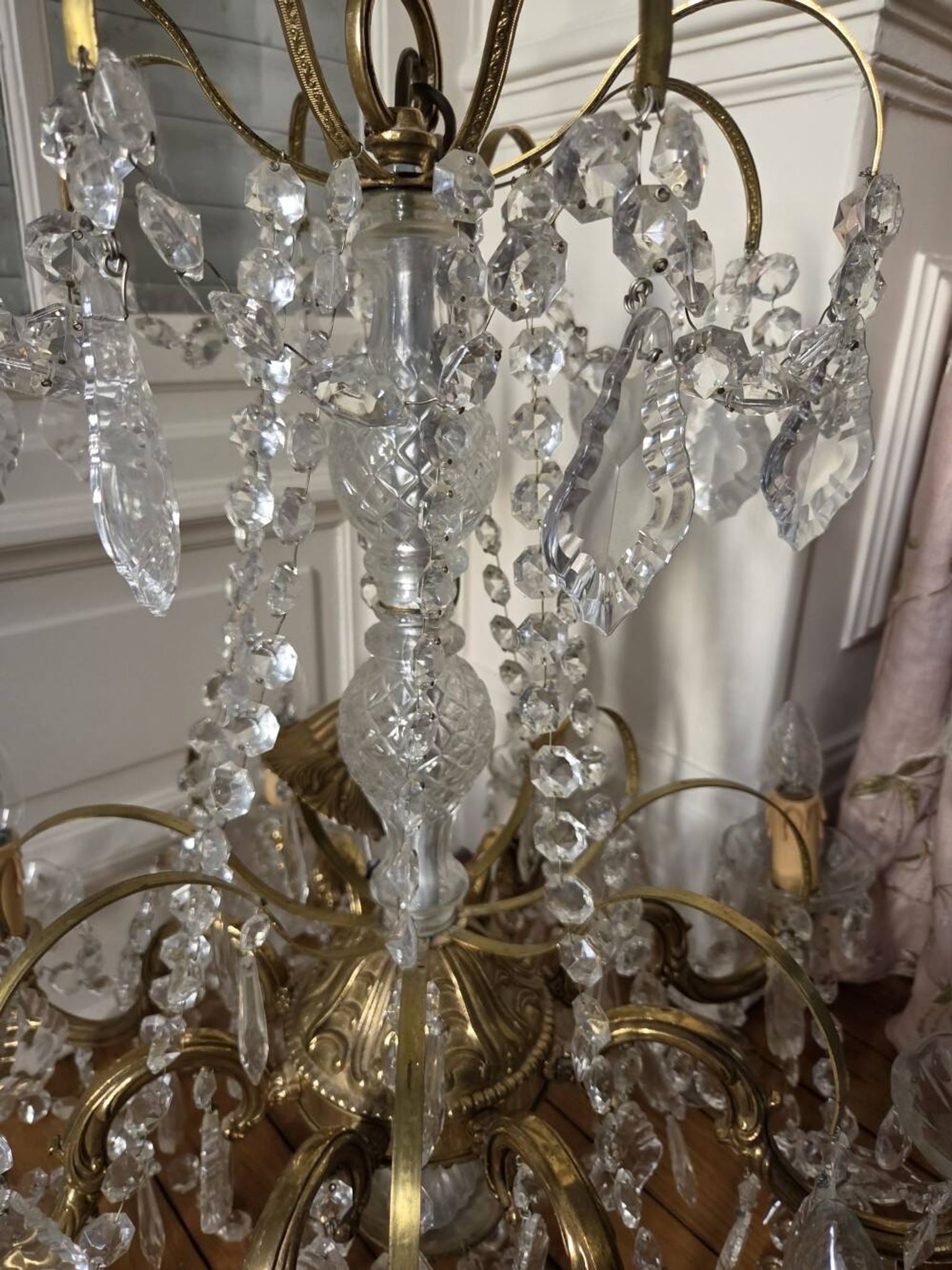 Large butterfly chandelier in glass and gilded metal - Louis XV style