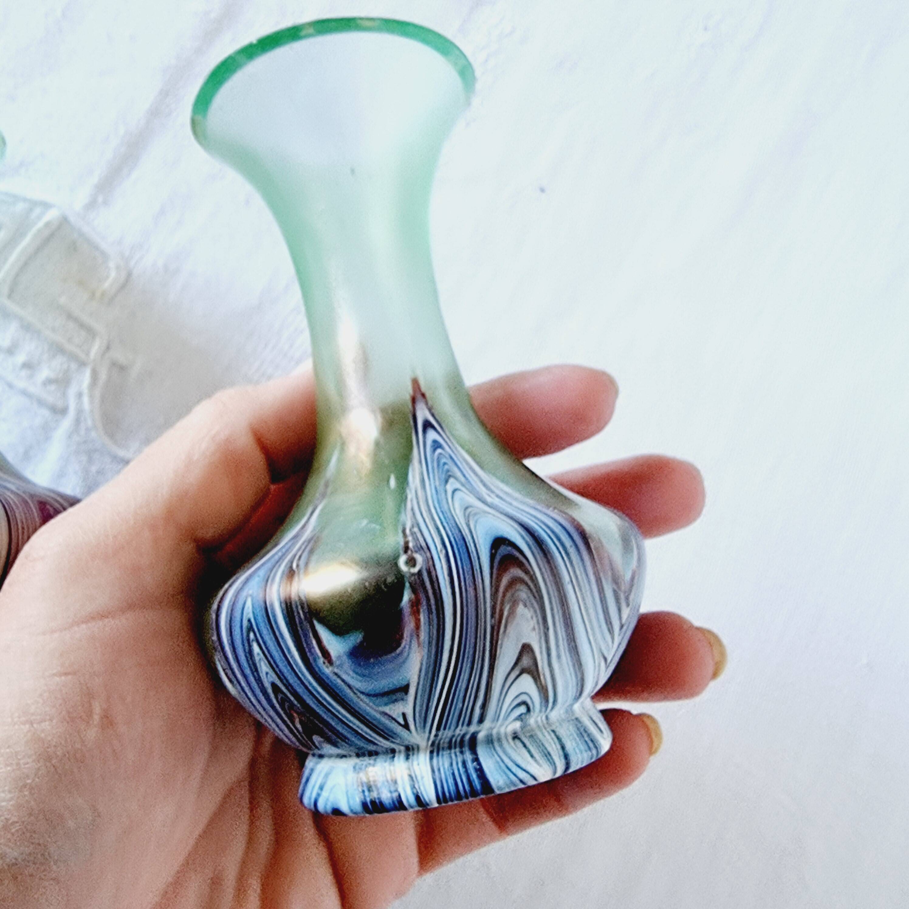 2 exclusive Loetz Violet vases in Bohemian crystal from 1899.