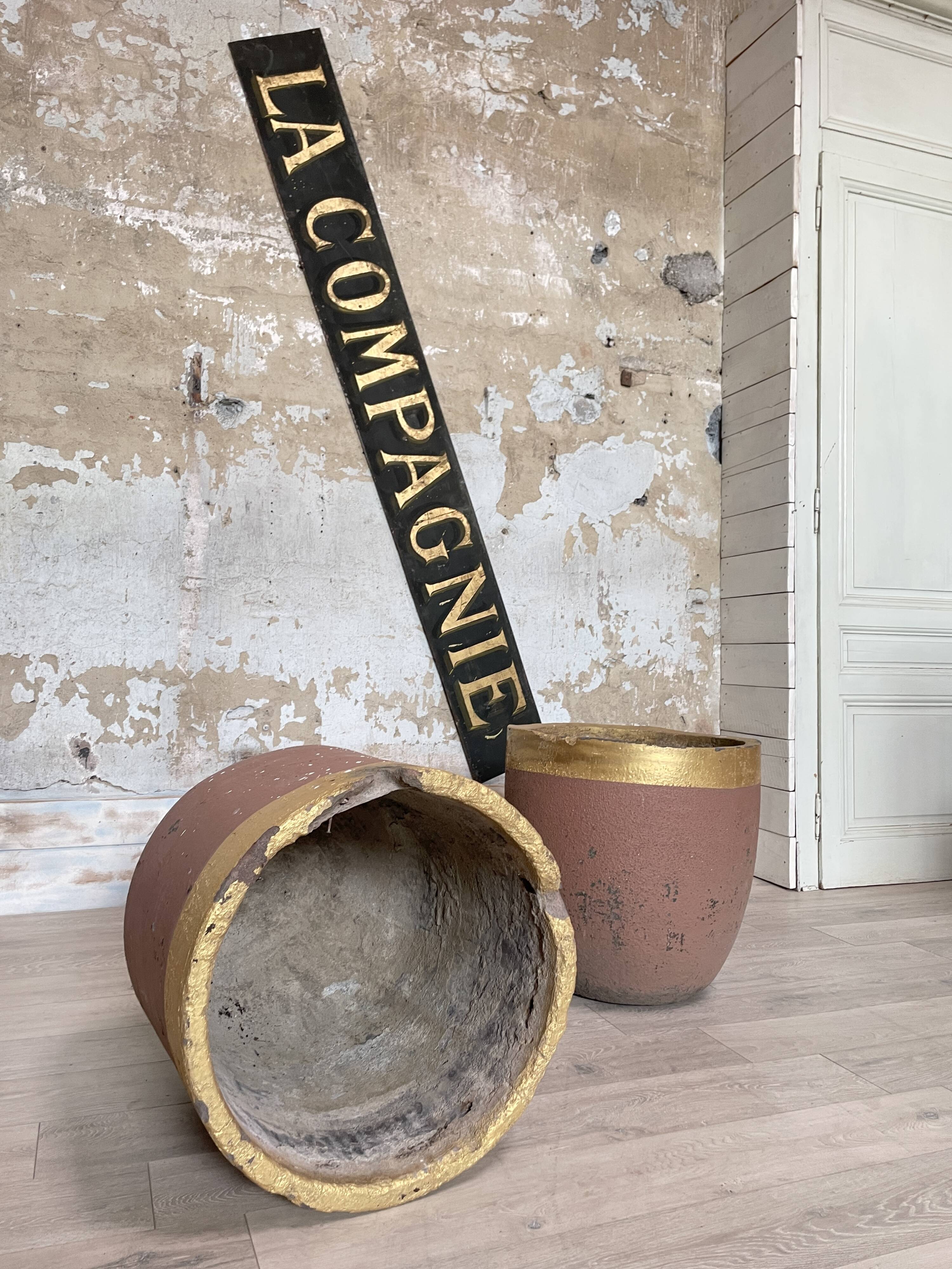Planters, foundry crucibles