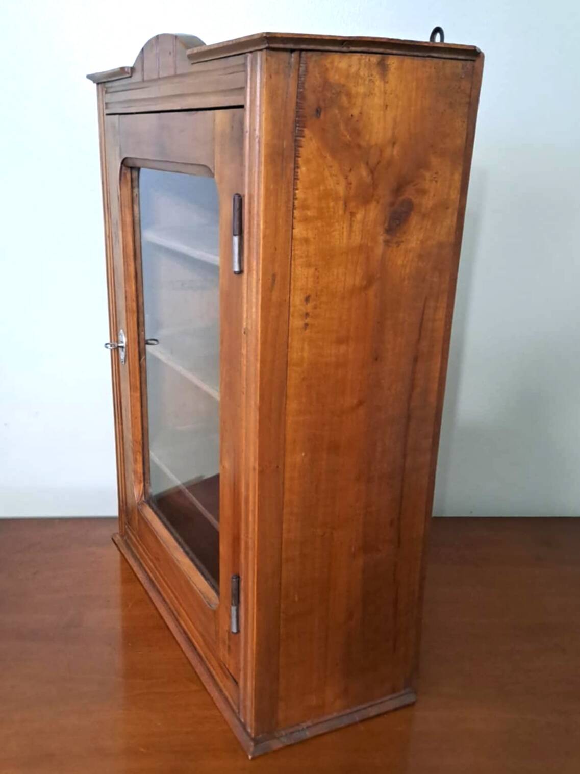 Ancienne vitrine murale