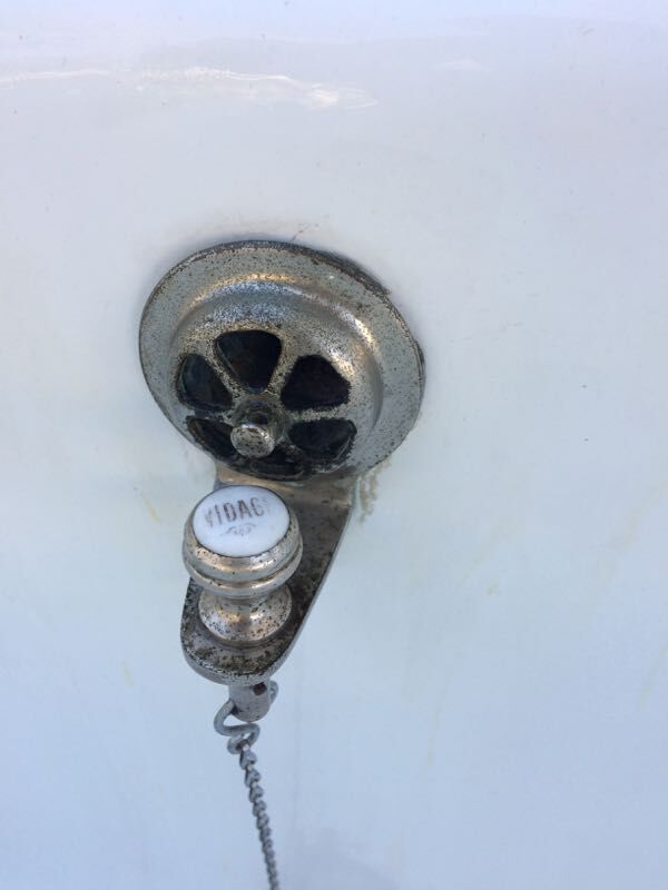 Cast iron bathtub on legs