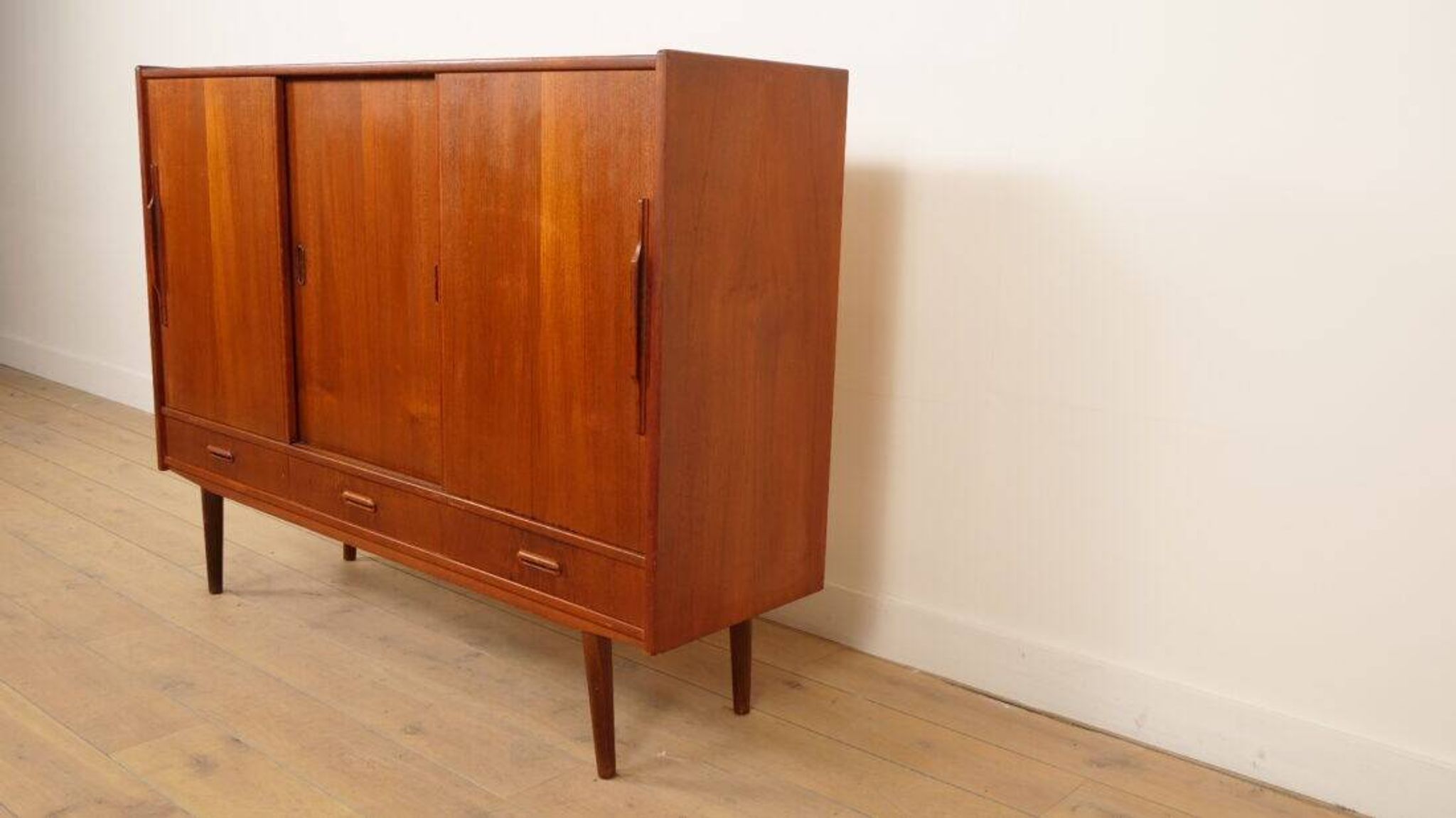 Vintage highboard | Wall cabinet | Teak | 154 cm
