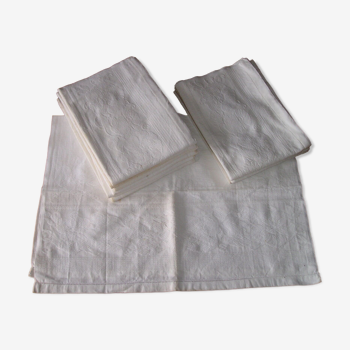 Set de 12 serviettes de table brodées