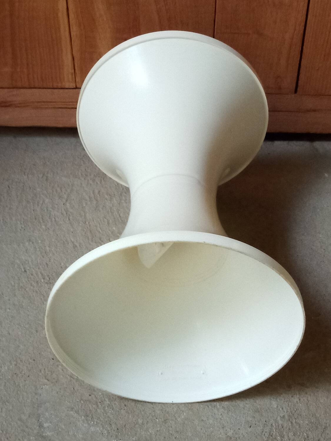 White tam-tam stool, Stamp edition