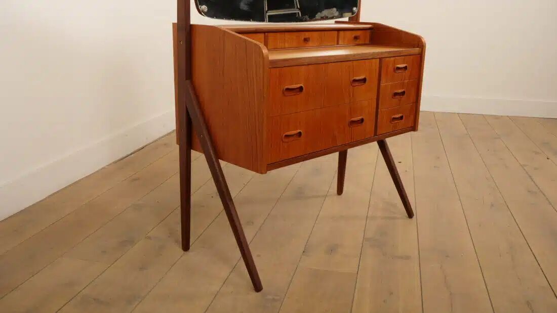 Vintage dressing table | Danish design | Teak