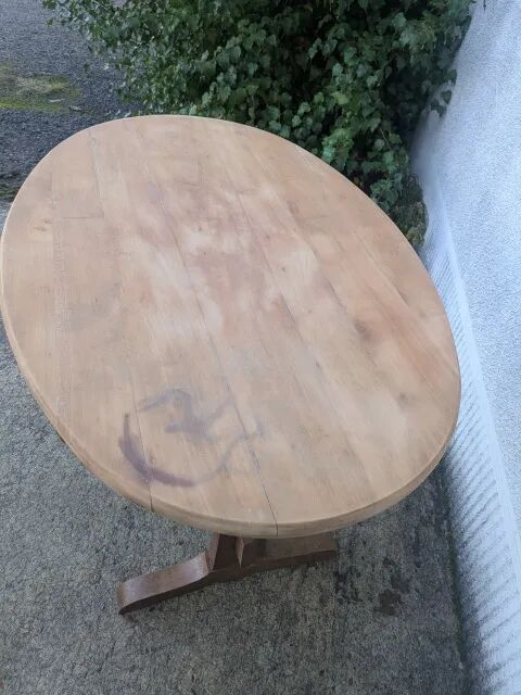 Oval table
