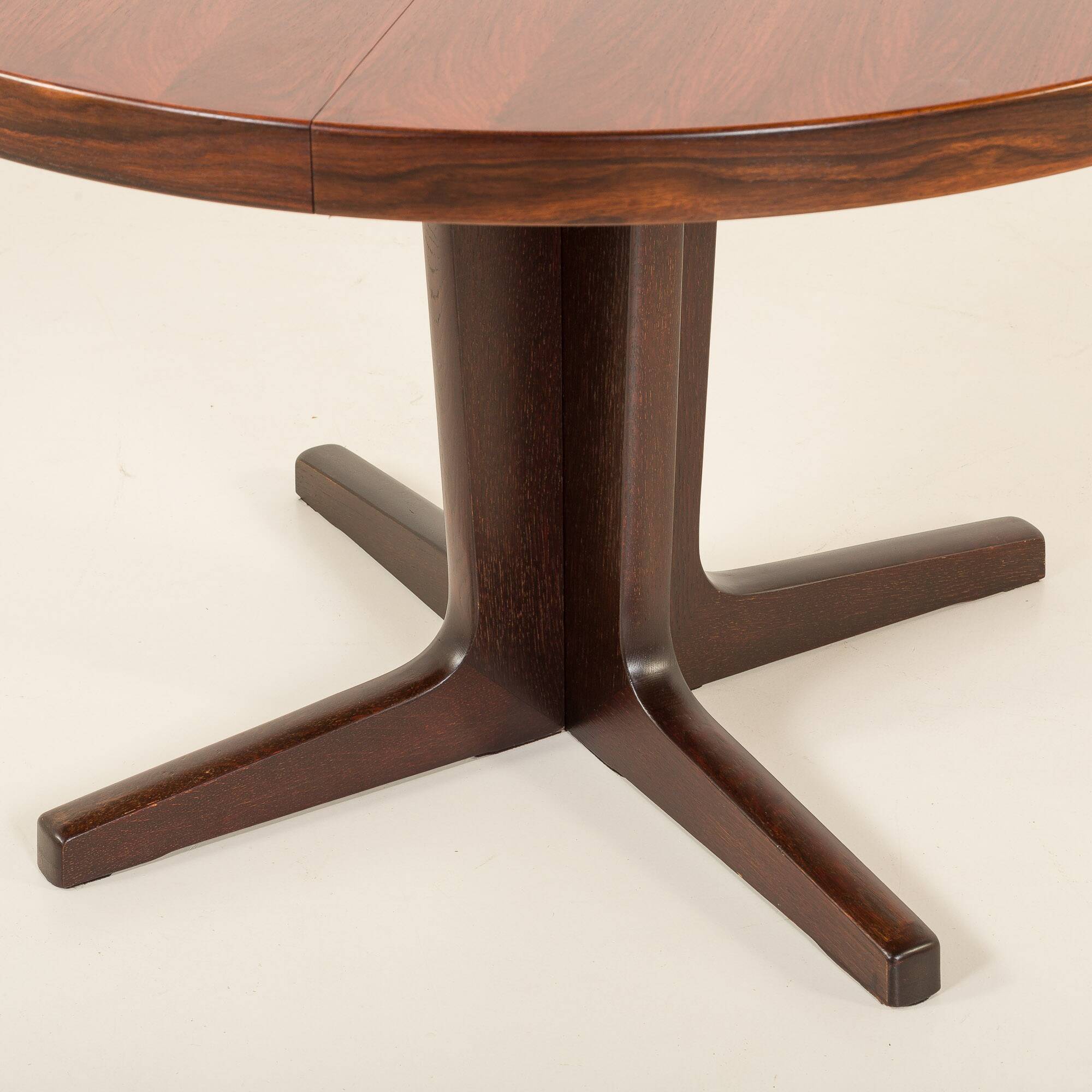 Danish Rosewood pedestal extension table attr. to Gudme Mobelfabrik, 1970s