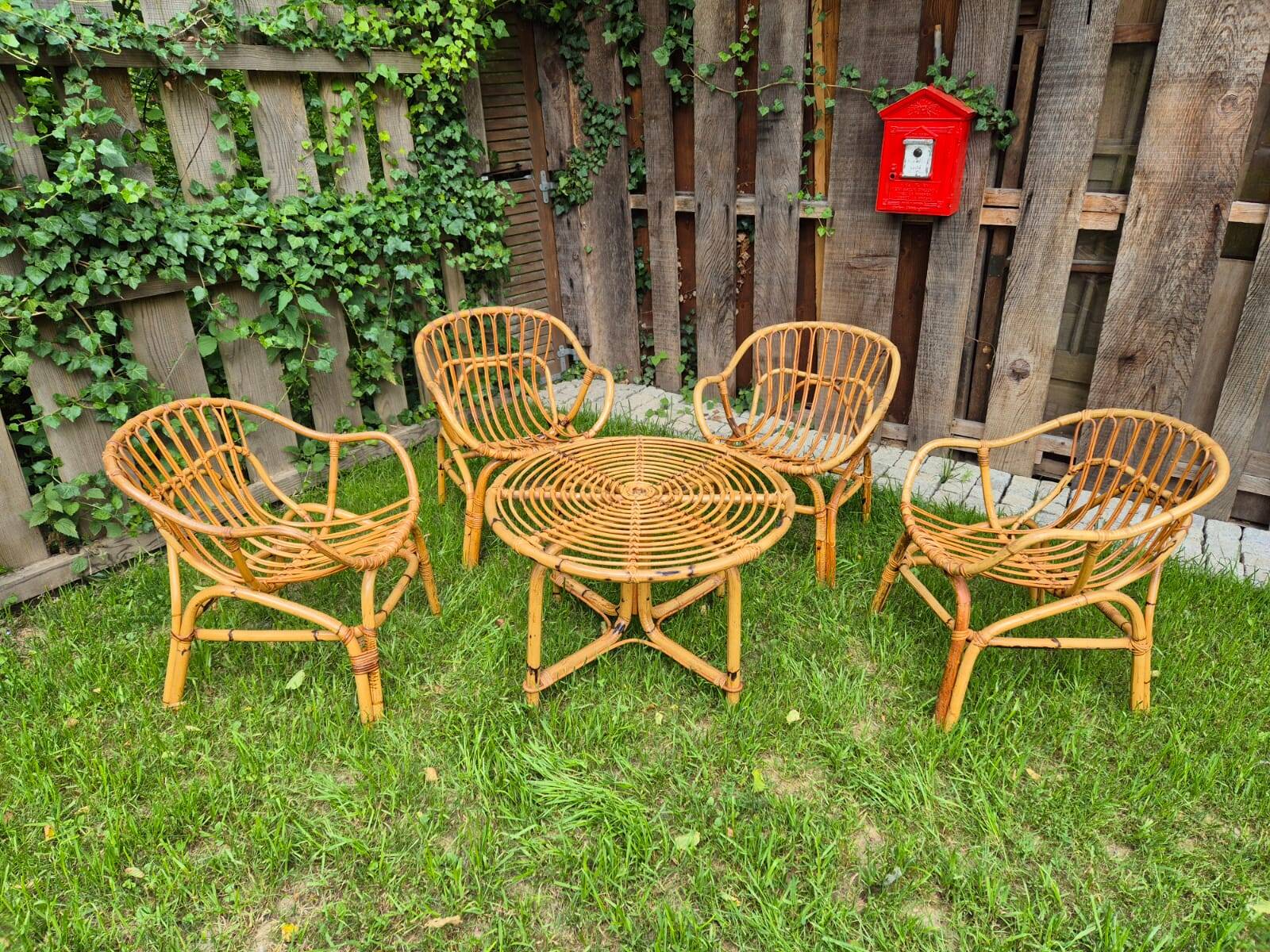 Vintage rattan lounge