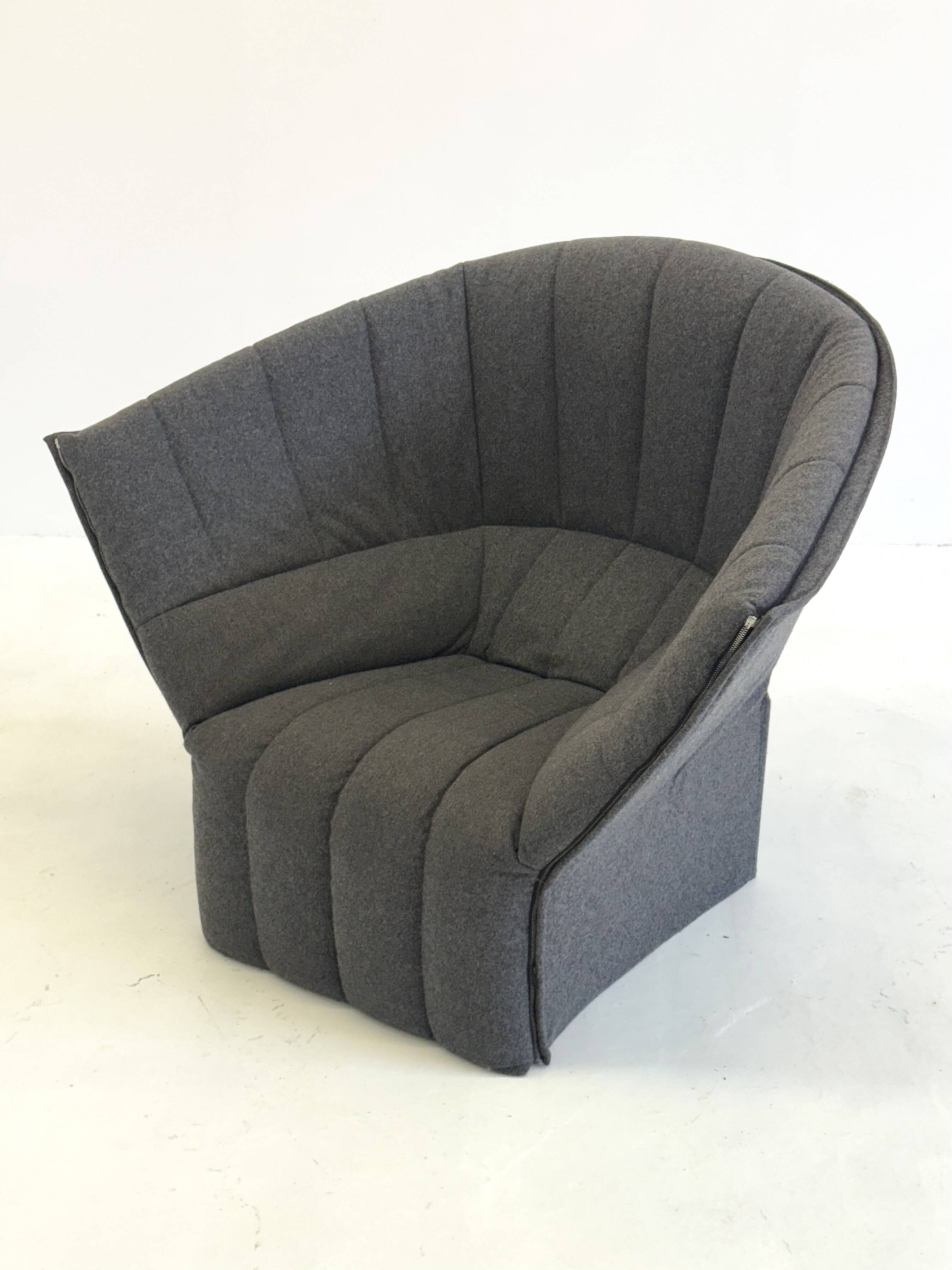 Fauteuil Moel gris foncé de Ligne Roset par Inga Sempé