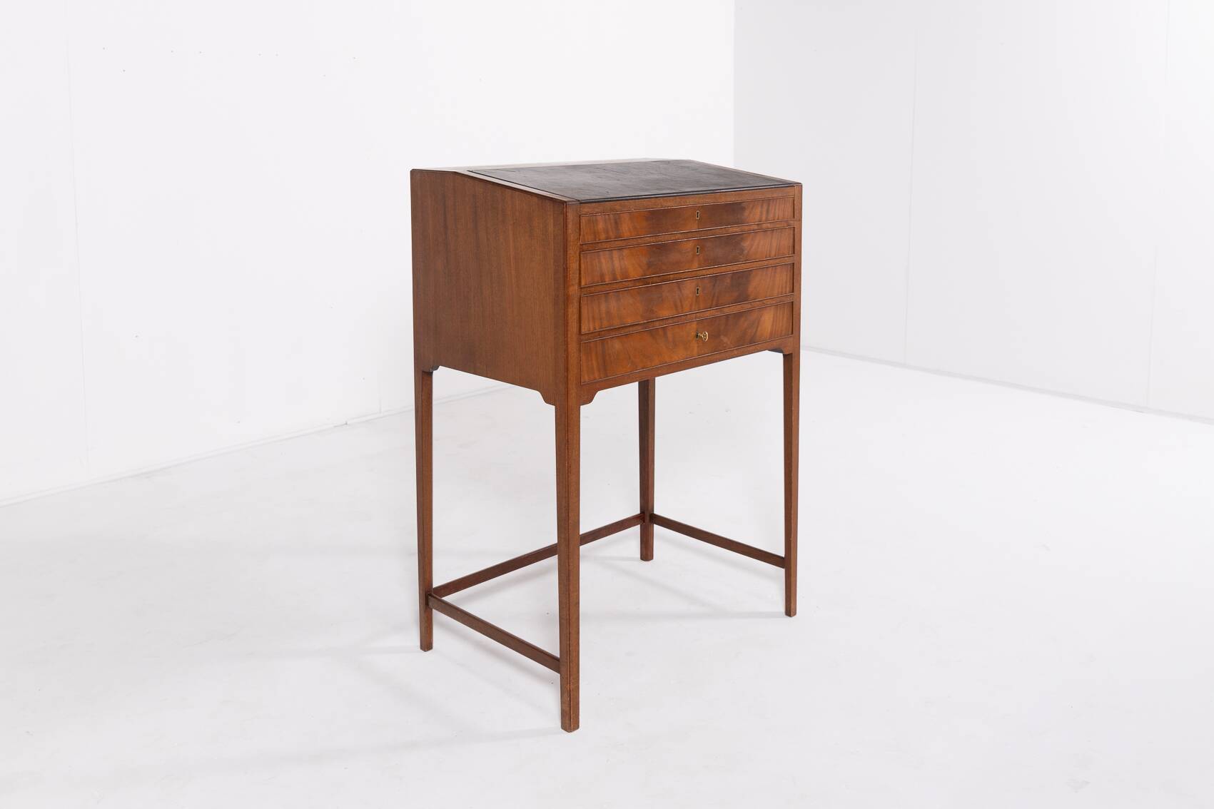 Bureau debout danois moderne du milieu du siècle de Frits Henningsen