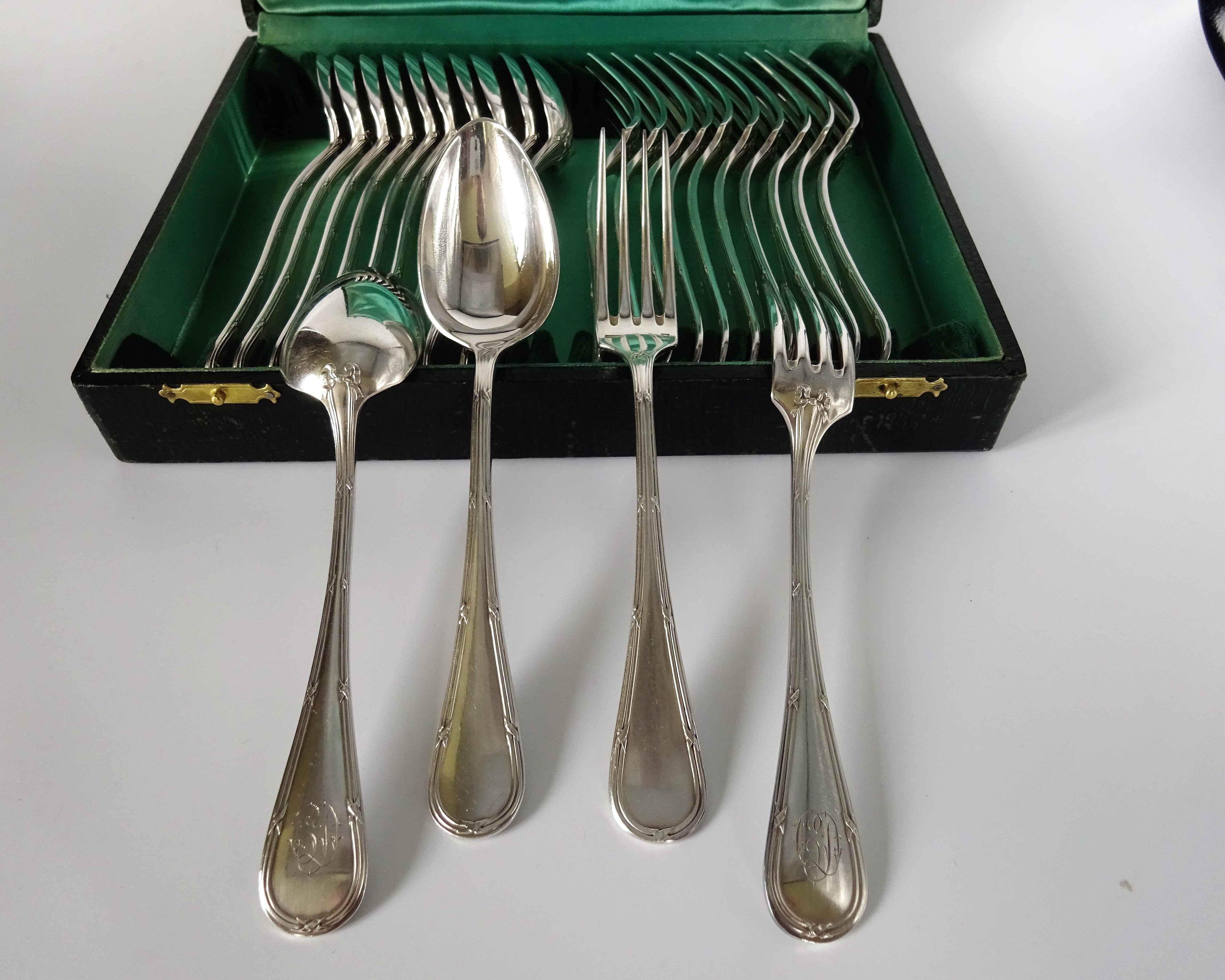 Set of 24 dessert cutlery in silver metal