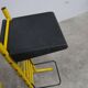 Paire de tabouret de bar italien ajustables jaune laqué et noir