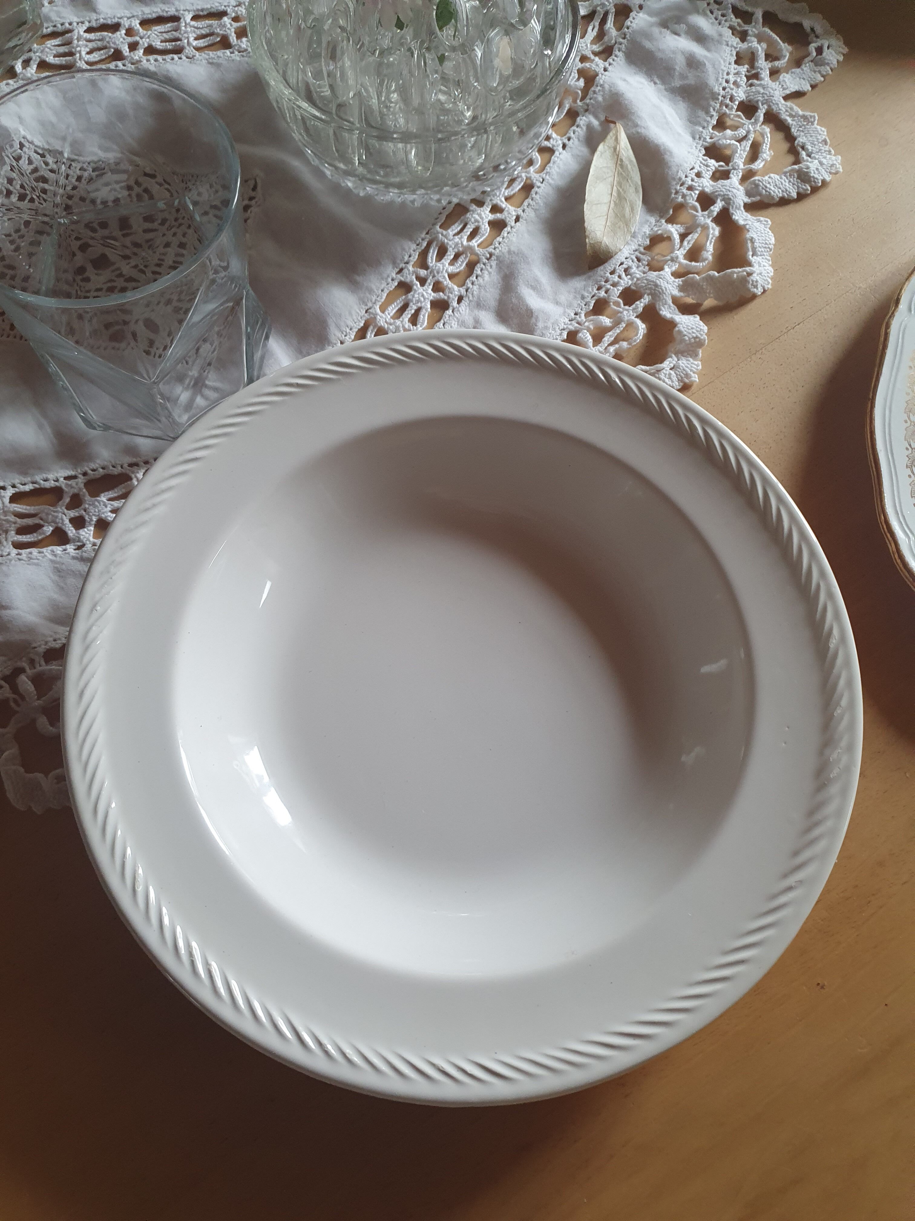 10 plates in Haute-Provence earthenware