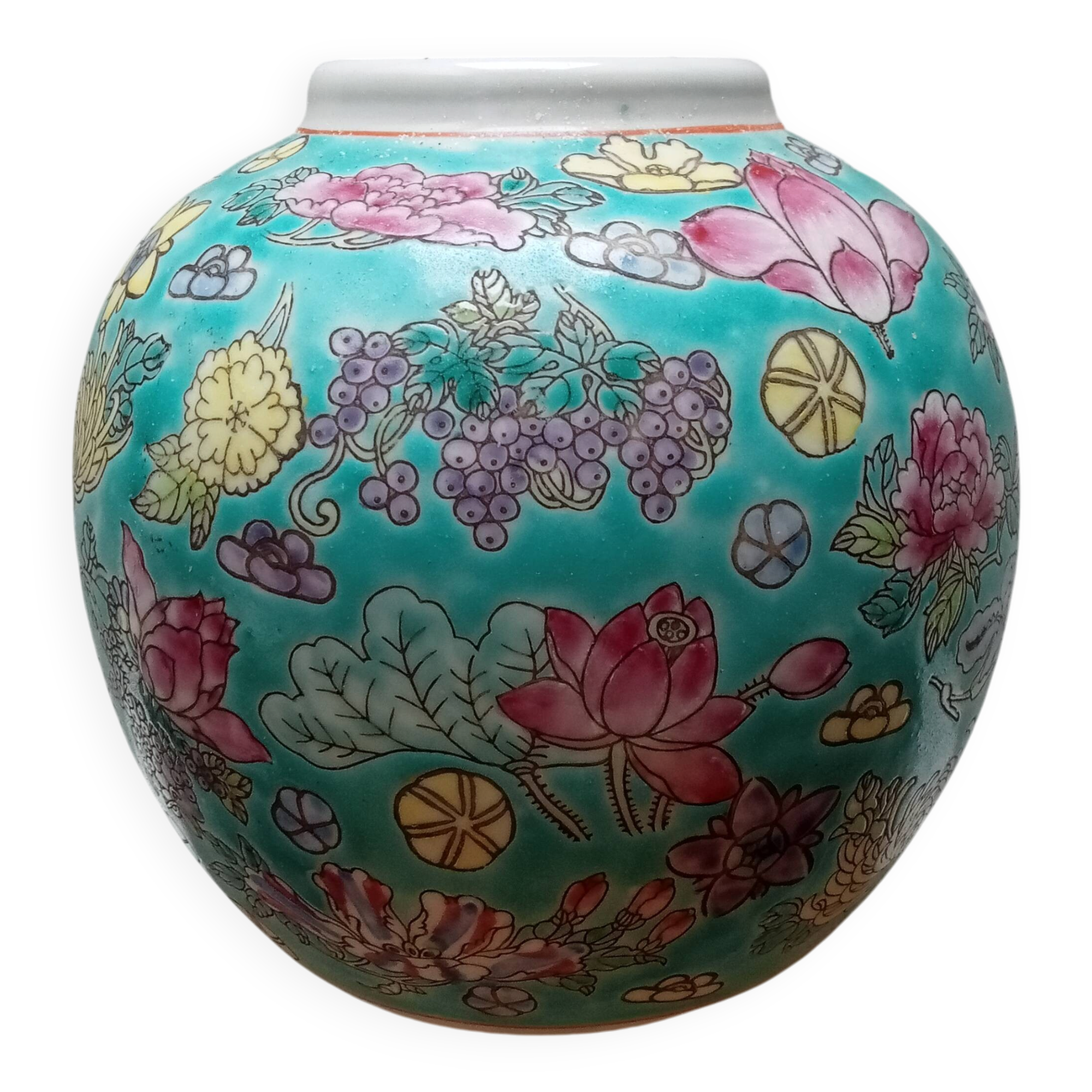 round porcelain vase from China, 19th century, glazed, diameter 11 cm