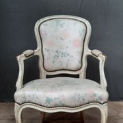 Louis XV armchair in white lacquered wood