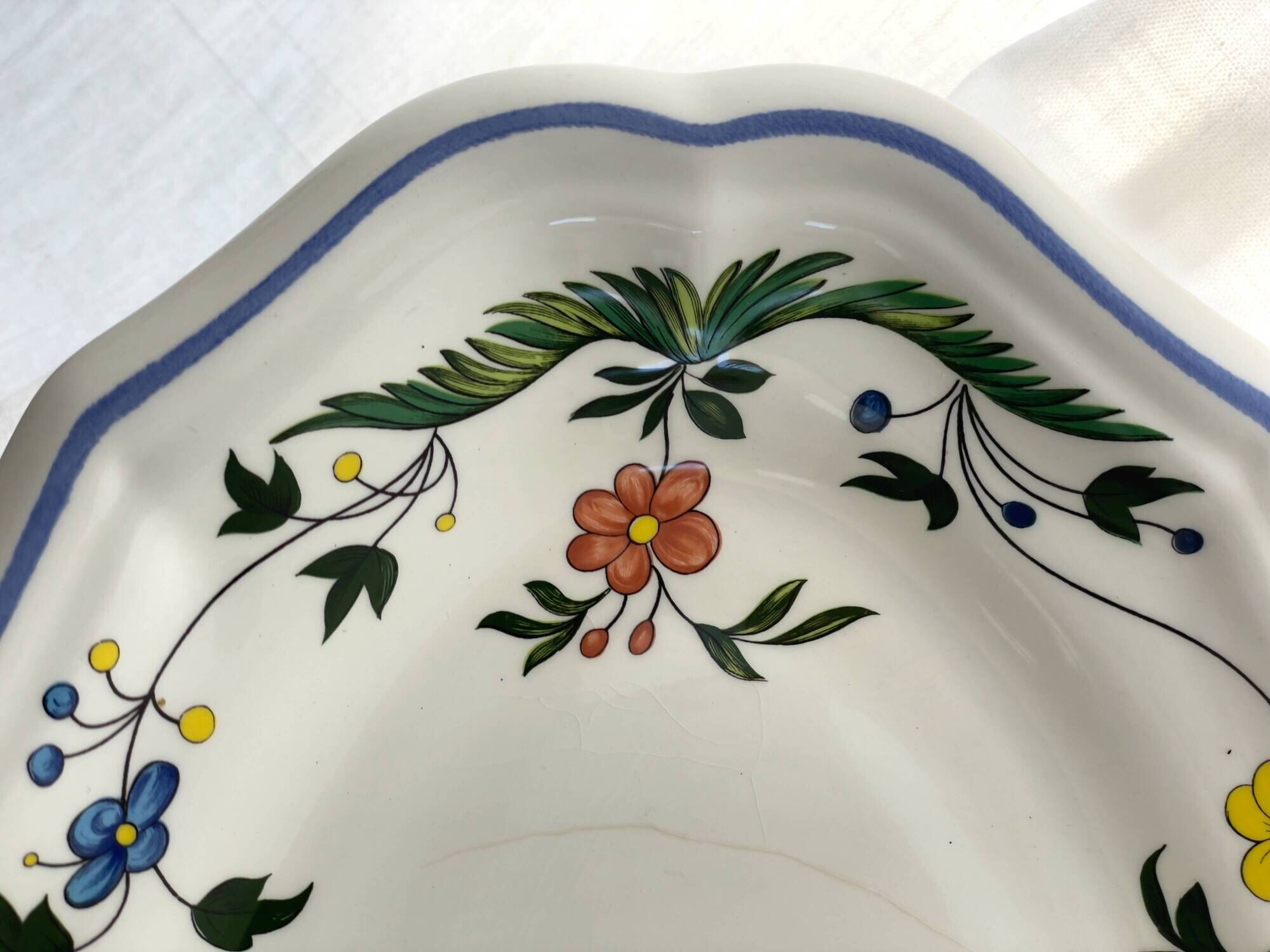 Plat de service ovale en faïence de Gien « oiseaux de paradis »