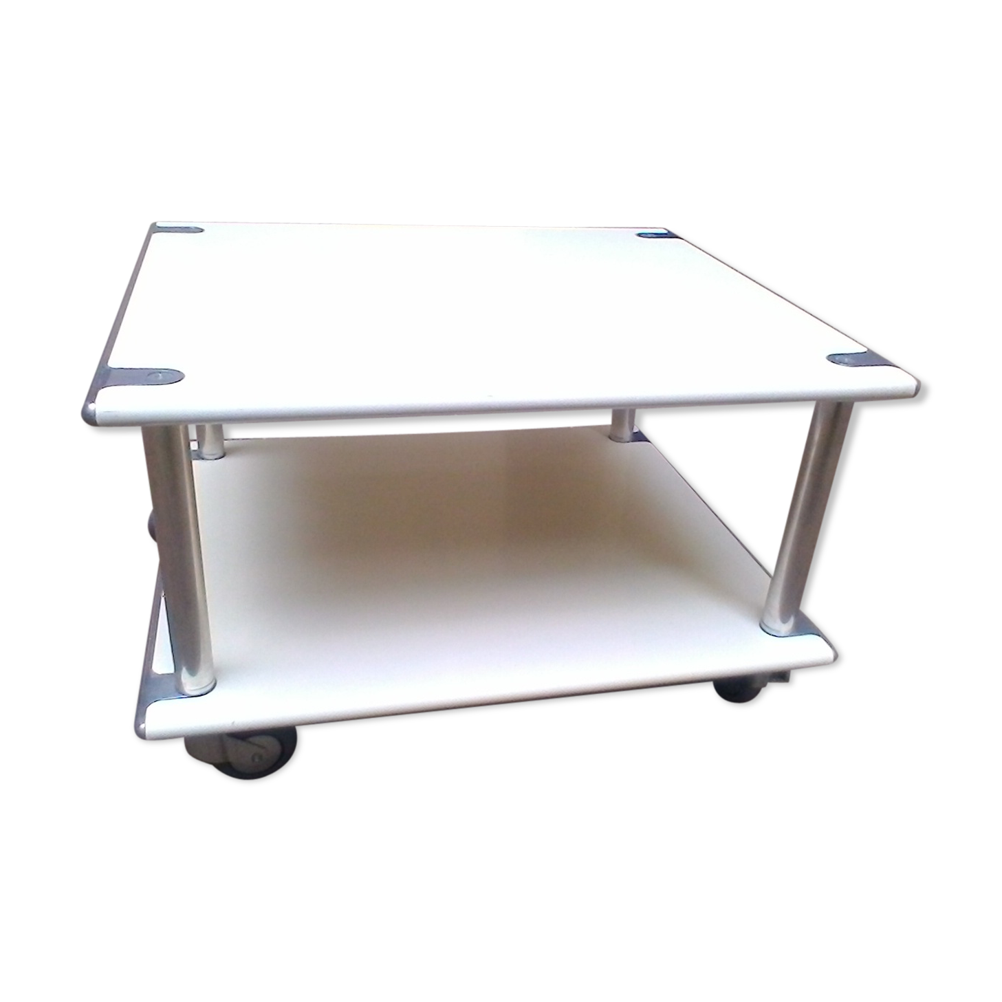 Design coffee table on wheels