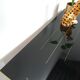 Buffet vintage avec plateau en verre et bord en laiton, meuble TV
