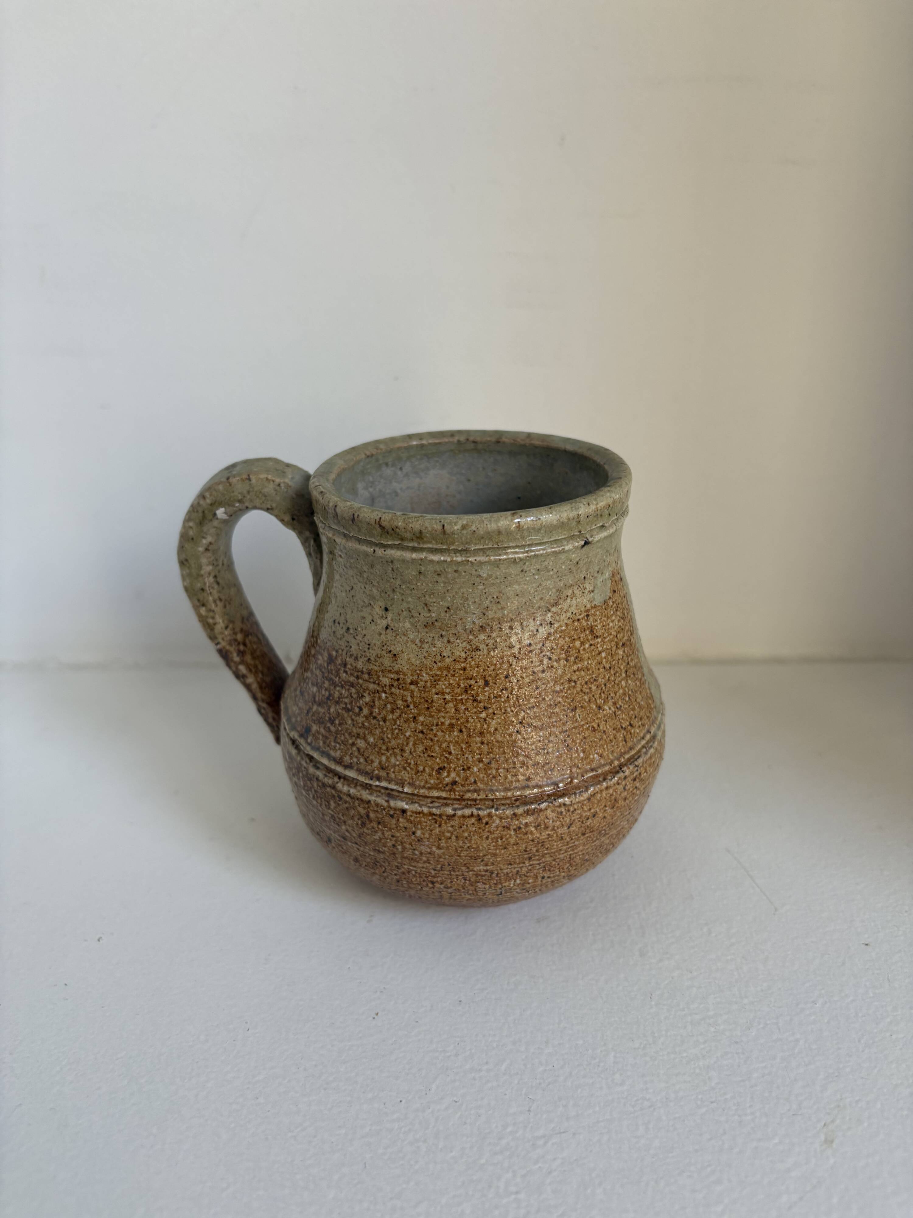 Set of 8 decorative items