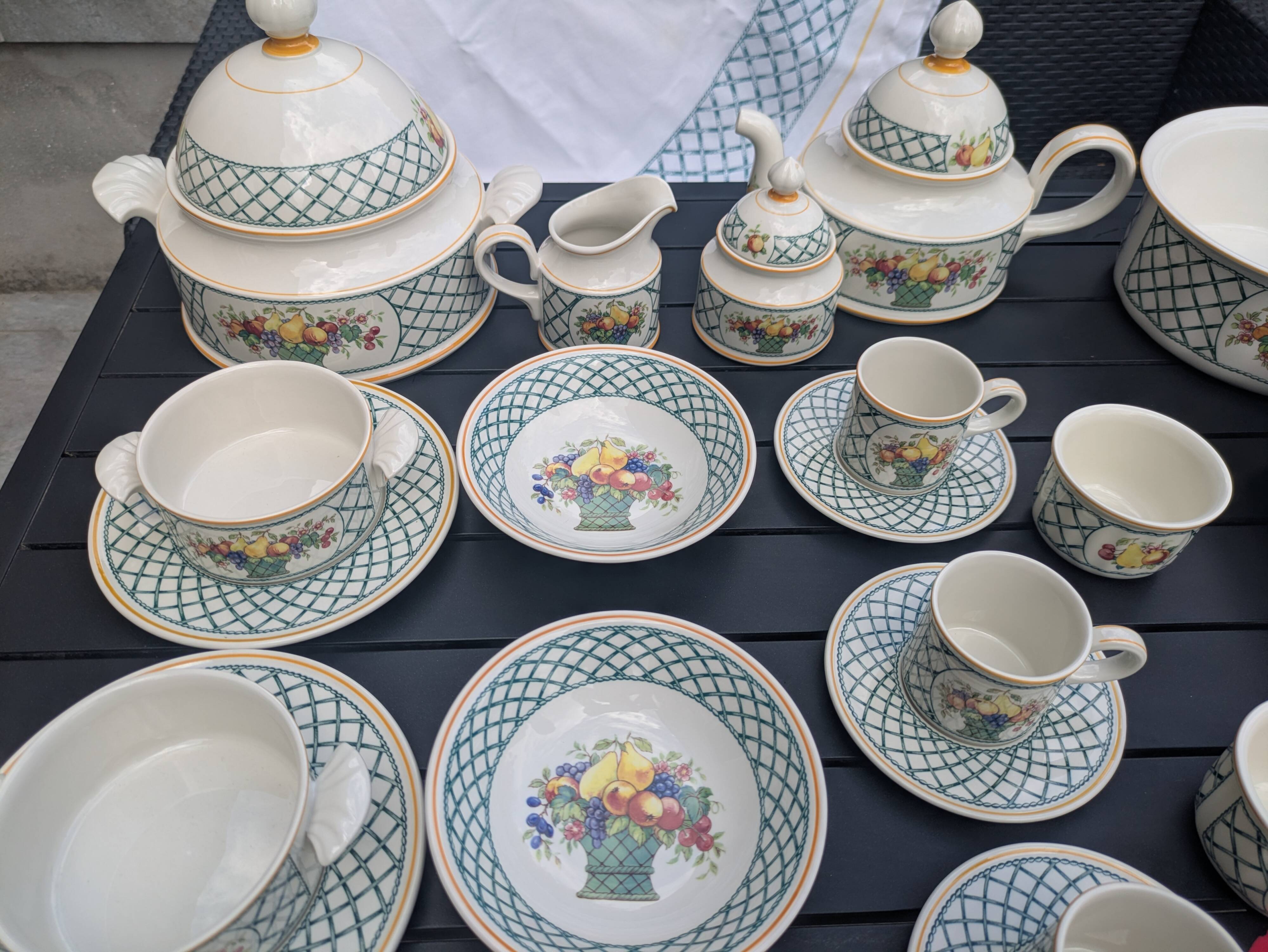 Service Basket Villeroy and Bosch 69 pieces