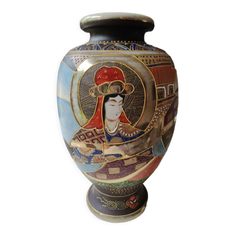 Vase Satsuma en céramique émaillée XIXème Impérial Meiji. Décor Geishas, Samouraïs