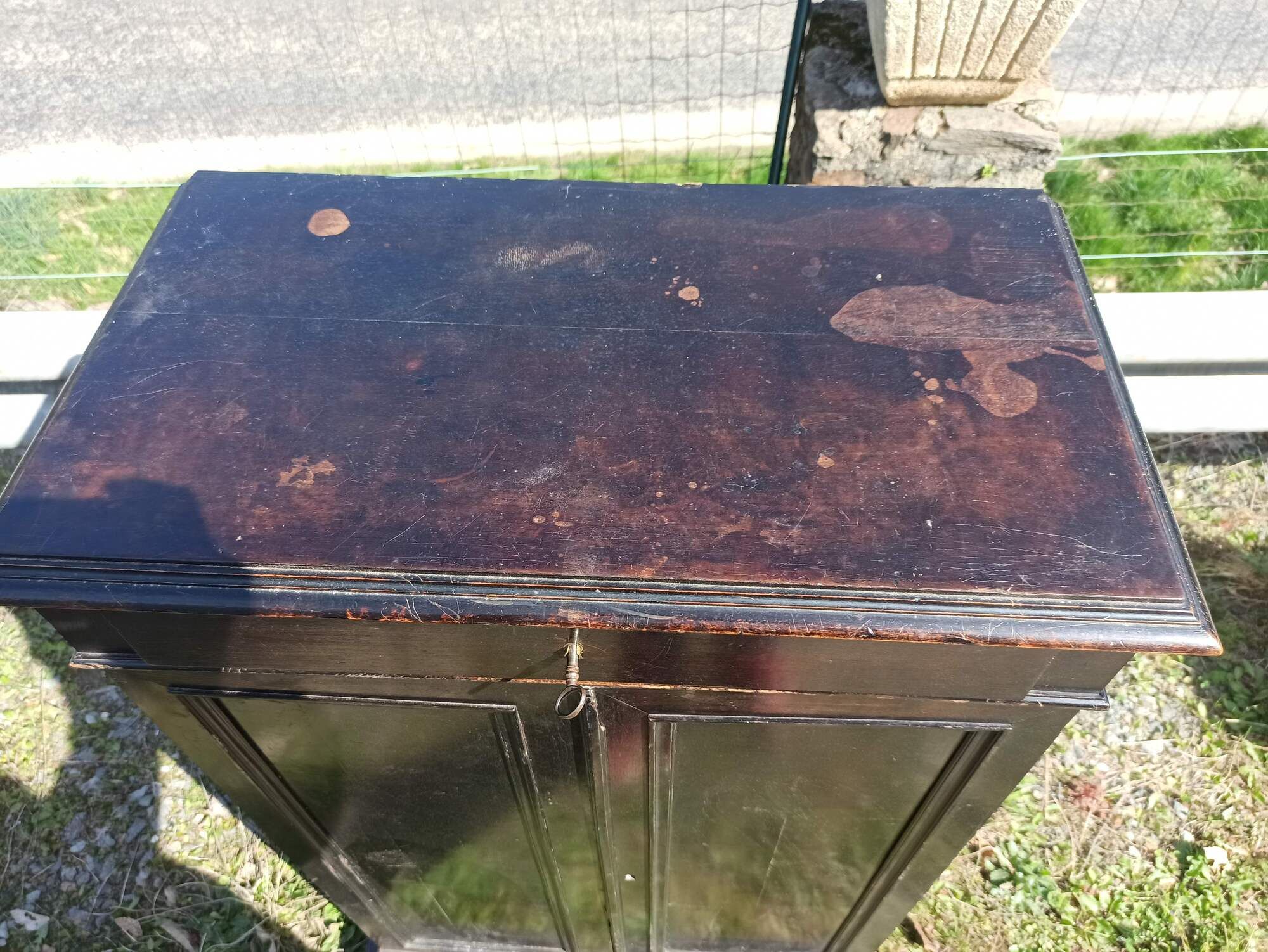 Sideboard 2 doors 1 drawers in blackened wooden support height