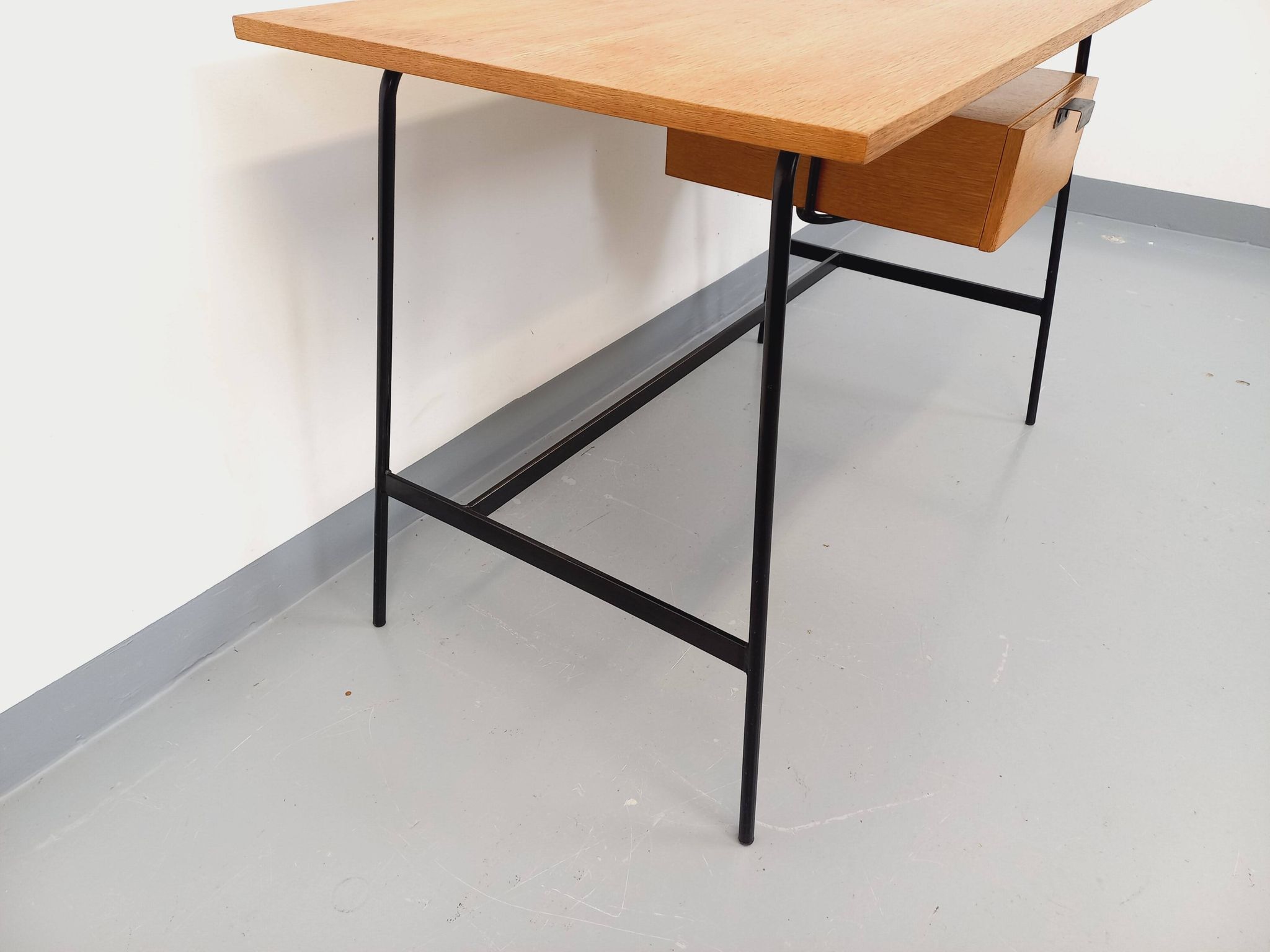 Pierre Paulin vintage modernist desk in oak wood and black metal