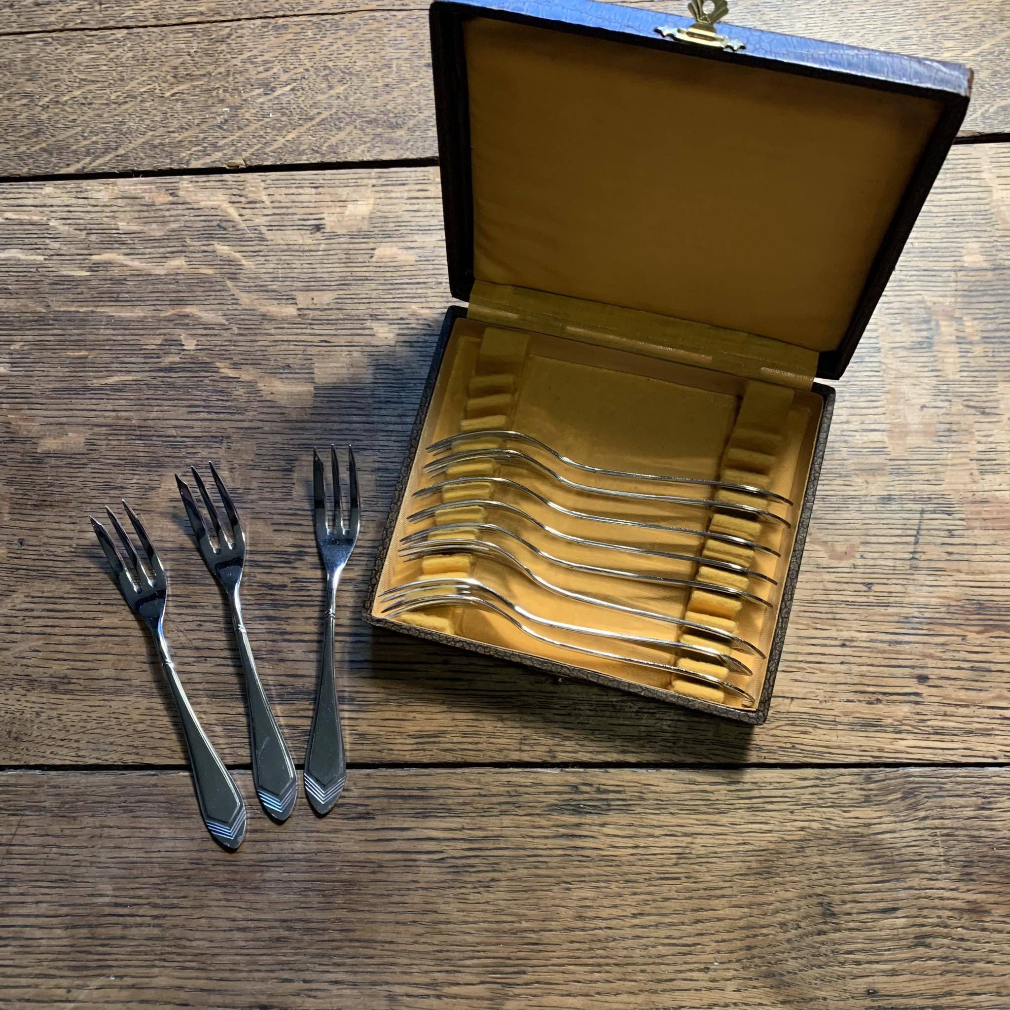 Box of dessert forks