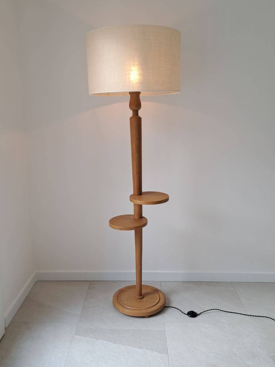Vintage floor lamp in solid oak from the 1960s.