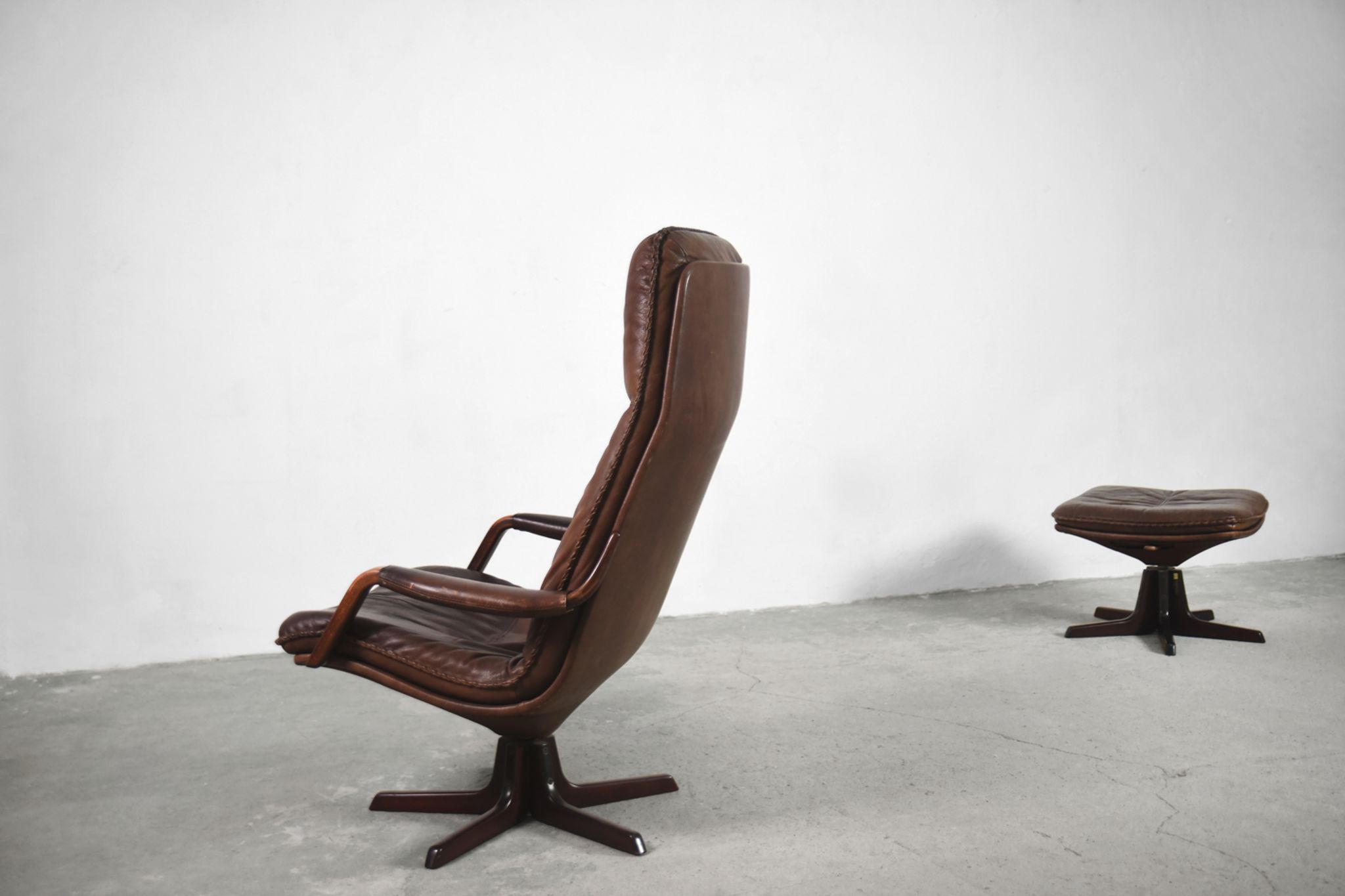 Danish patinated leather adjustable easy chair and ottoman by Berg Furniture, 1970s