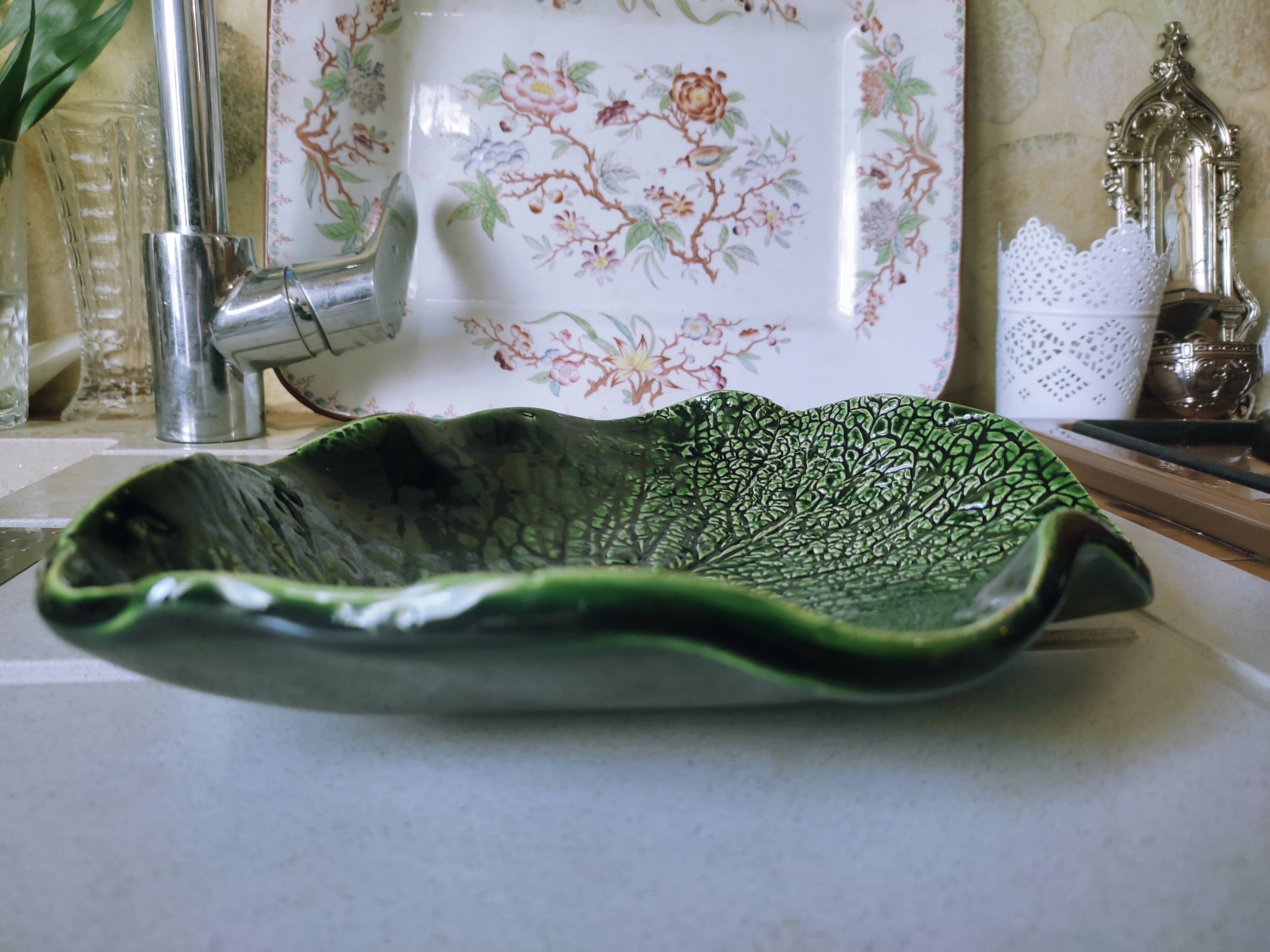 Ceramic dish cabbage leaf shape