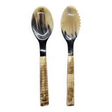 Set de couverts de service en corne de buffle et manche strié en os