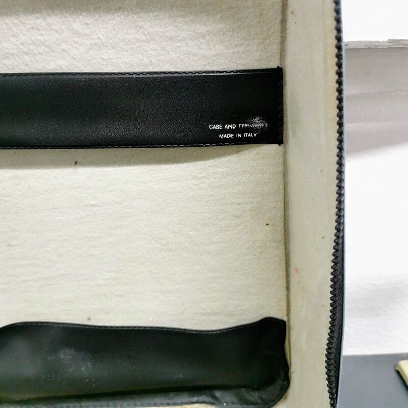 Olivetti Typewriter - Lettera 32