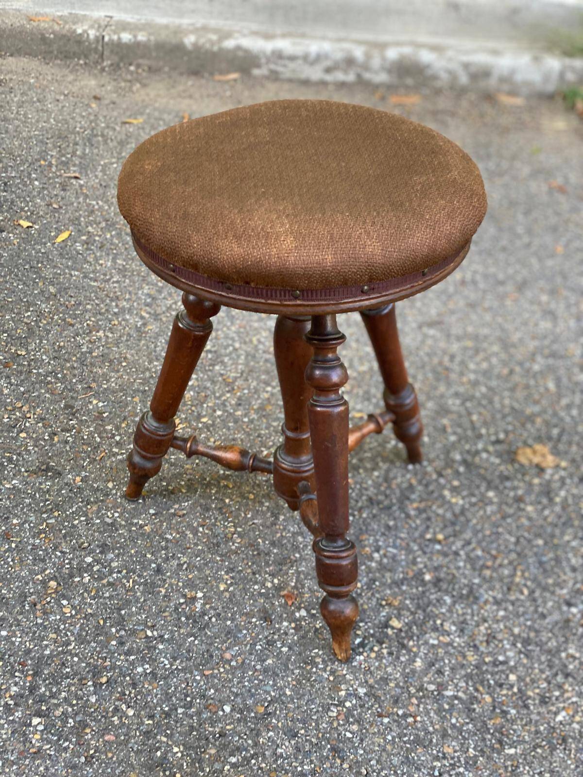 Napoleon III Adjustable Round Piano Stool