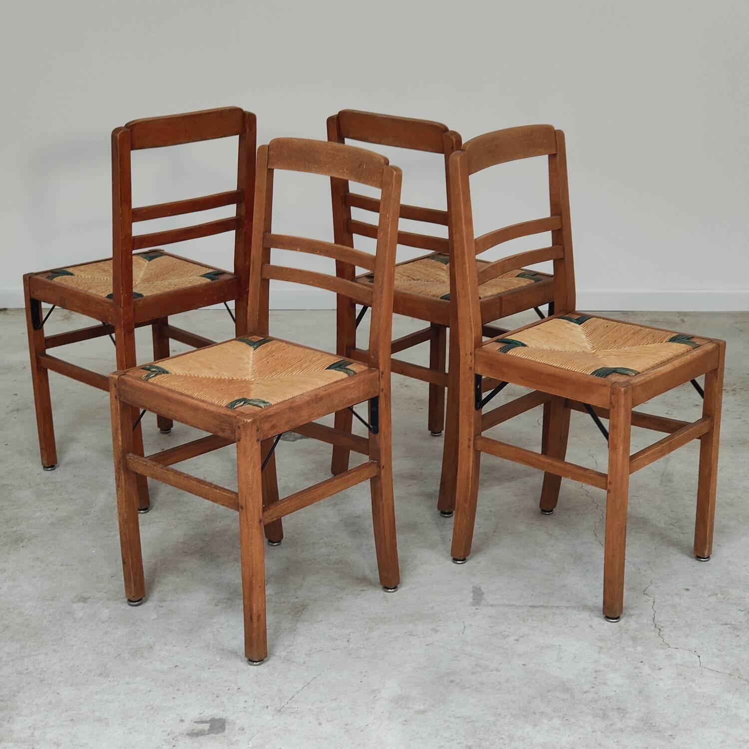 Set of 4 designer oak and straw chairs from the 1950s
