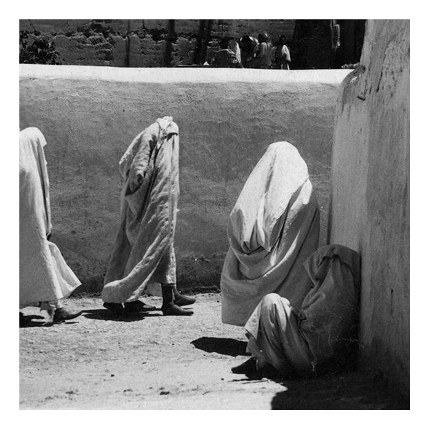 Women in white under the ramparts of Fez around 1930