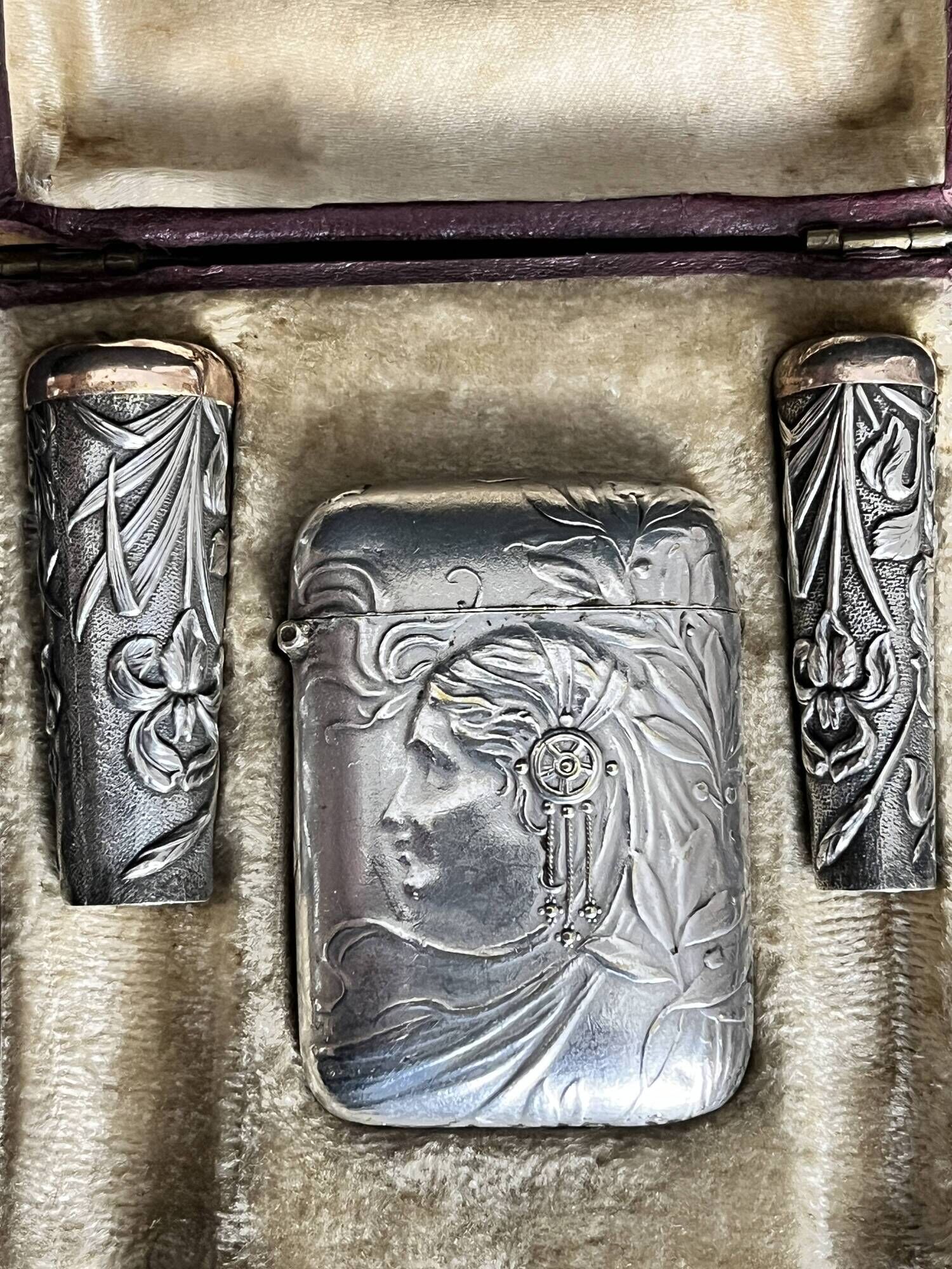 Art nouveau, objets de fumeur métal argenté écrin vers 1900