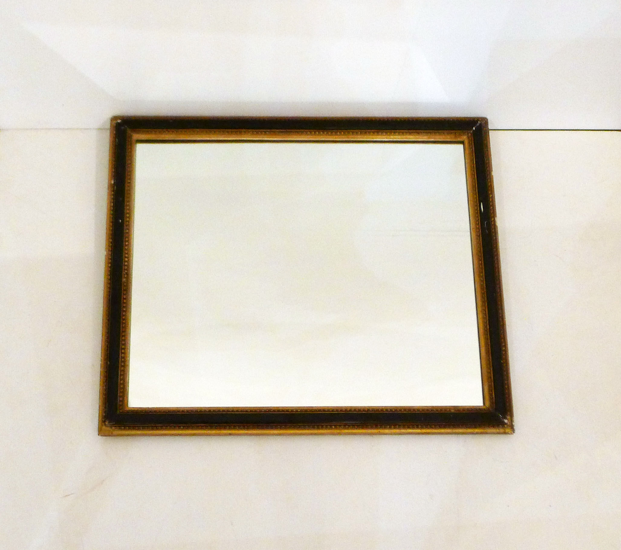 Miroir noir et frises de perles dorées - 42x42cm