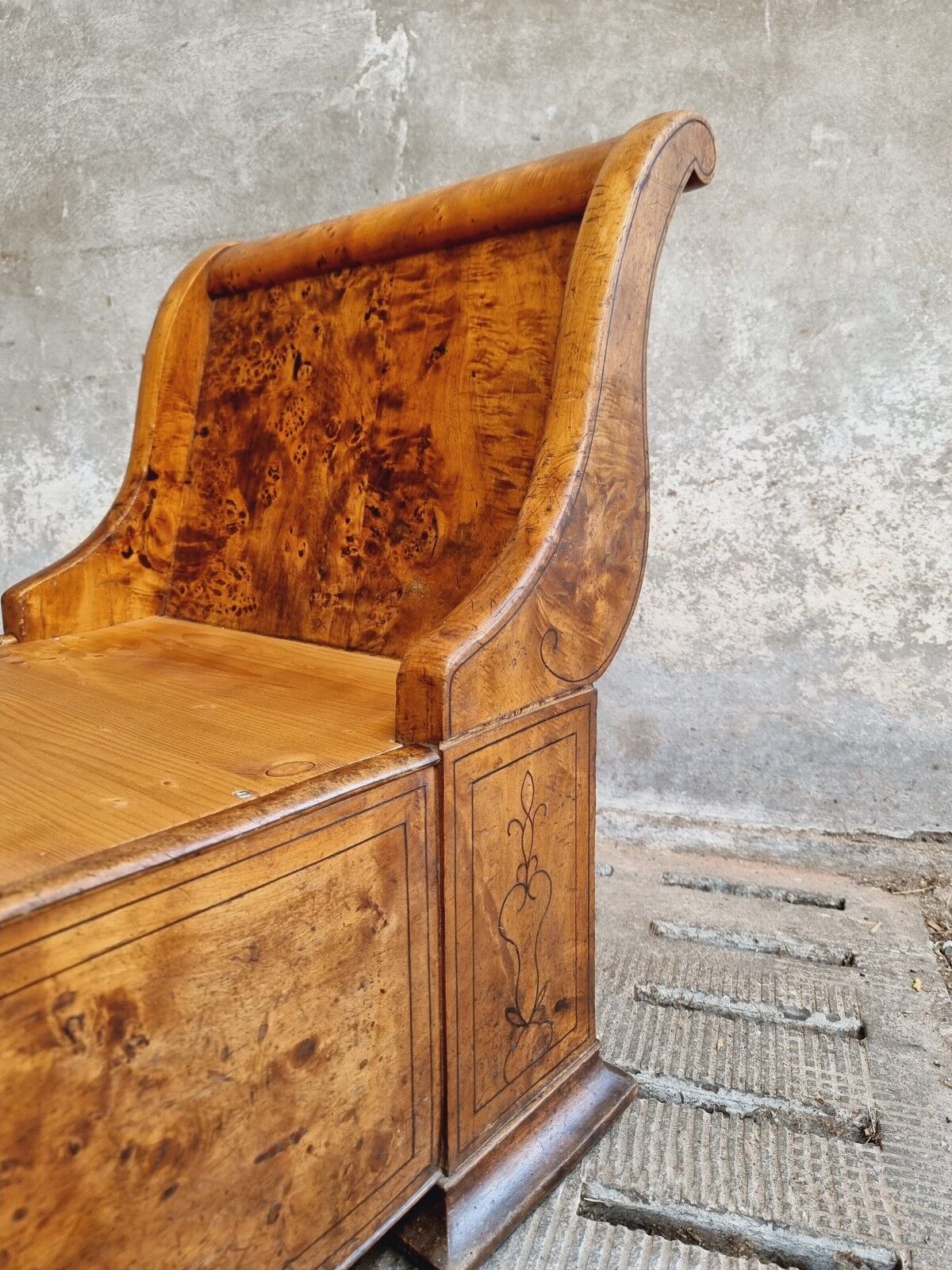 Antique chaise longue daybed Empire style walnut