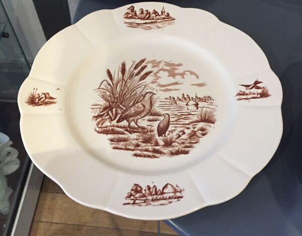 Suite de 9 assiettes plates en terre de fer modele bourgogne longchamp decor chasse