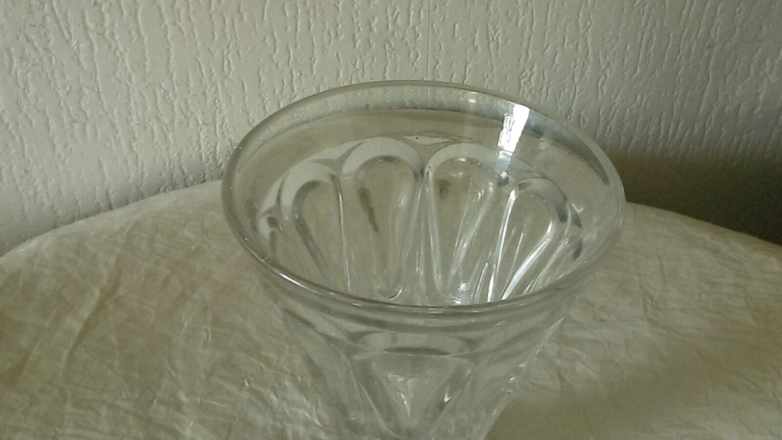 Vase a violettes en verre taille charles x