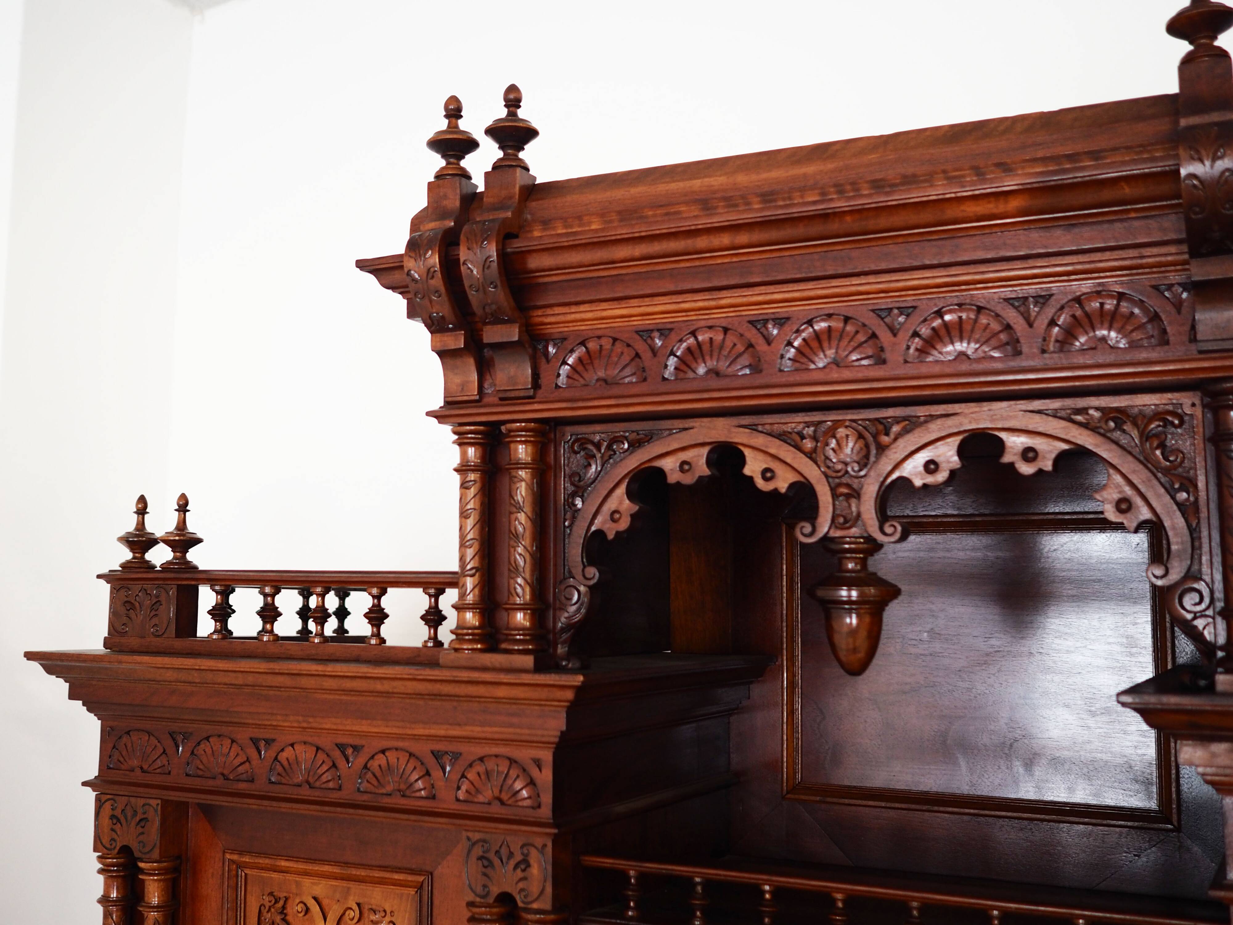 Armoire, vaisselier en chêne, Allemagne première moitié du XXème s.